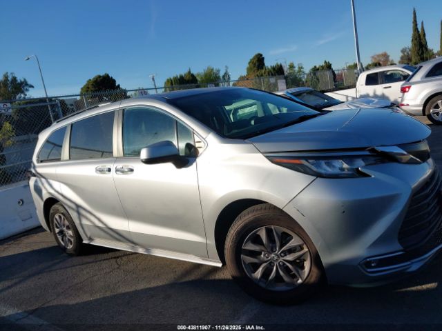 Toyota Sienna Xle Image 4