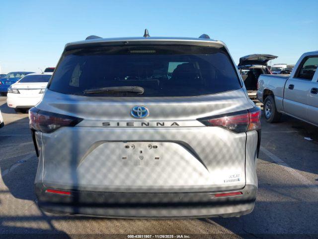 Toyota Sienna Xle Image 8