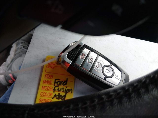 Ford Fusion Hybrid Titanium Image 14