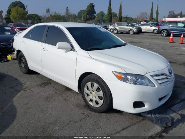 Toyota Camry Le Image 1