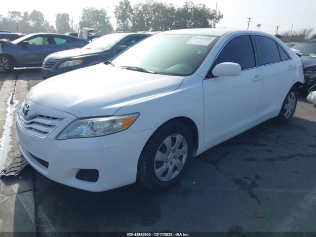 Toyota Camry Le Image 3