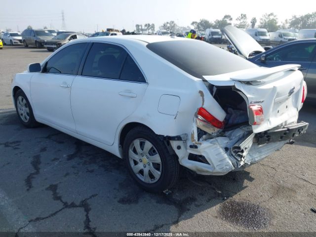 Toyota Camry Le Image 2