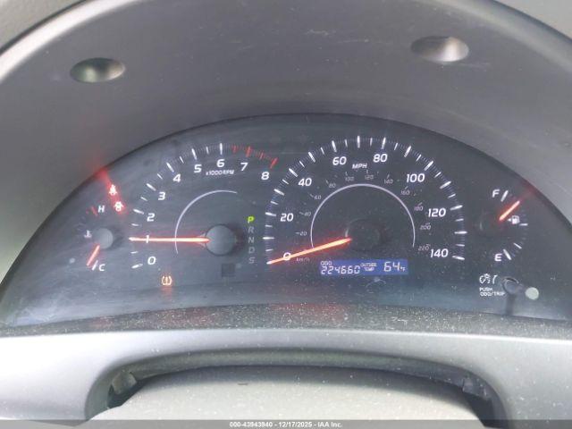 Toyota Camry Le Image 14