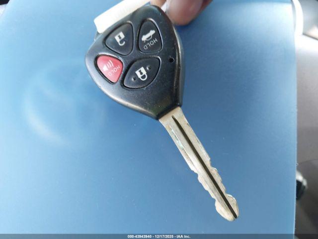 Toyota Camry Le Image 10