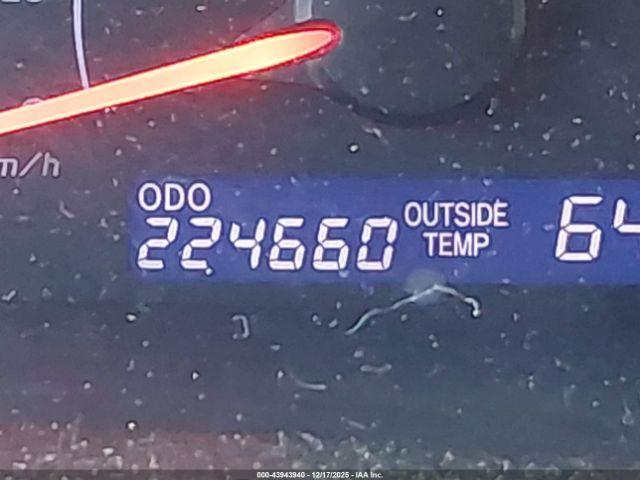 Toyota Camry Le Image 13