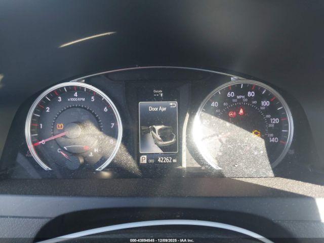 Toyota Camry Se Image 17