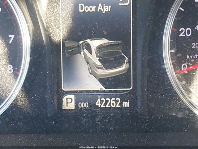 Toyota Camry Se Image 11