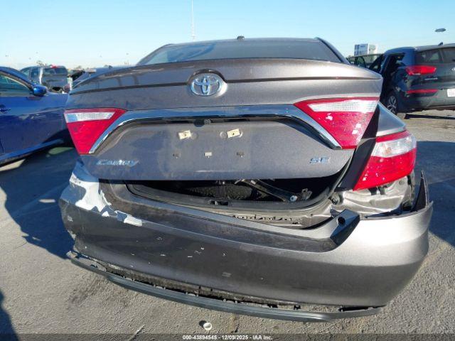 Toyota Camry Se Image 7