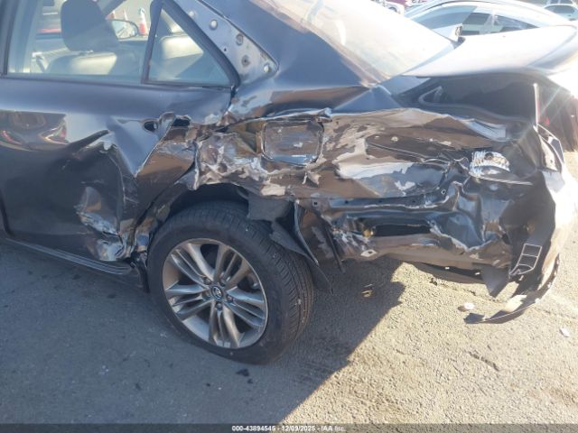 Toyota Camry Se Image 6