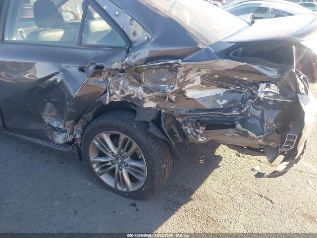 Toyota Camry Se Image 6