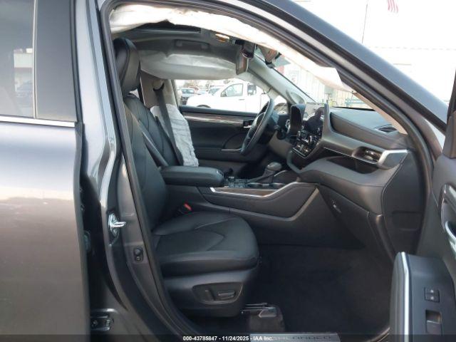 Toyota Highlander Limited Image 16