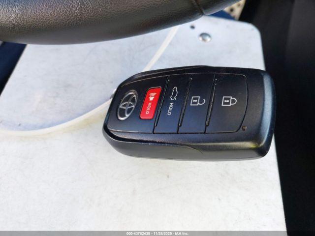 Toyota Camry Se Image 15