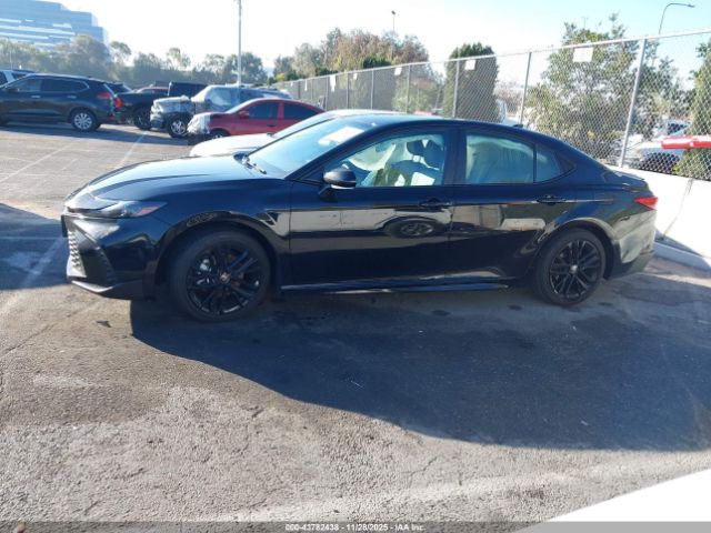 Toyota Camry Se Image 9