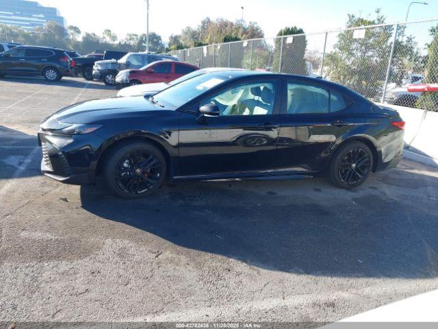 Toyota Camry Se Image 9