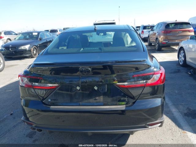 Toyota Camry Se Image 16