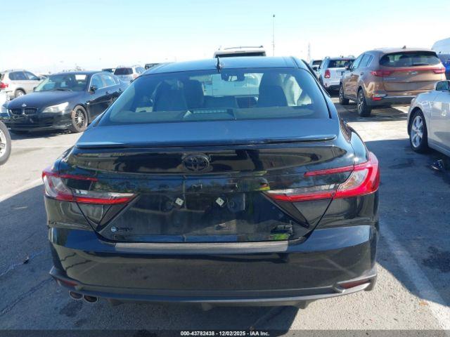 Toyota Camry Se Image 16