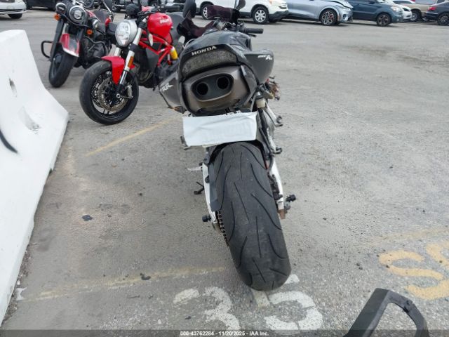 Honda Cbr1000 Rr Image 14