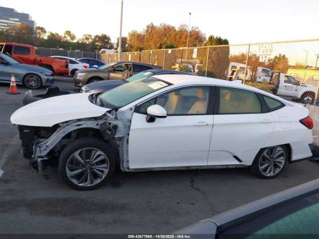 Honda Clarity Plug-In Hybrid Touring Image 3