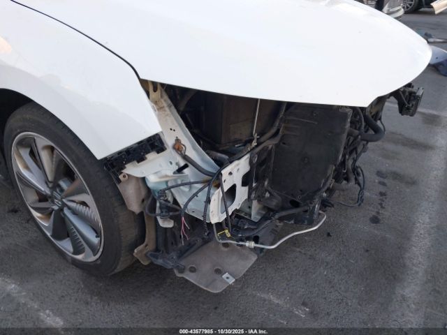 Honda Clarity Plug-In Hybrid Touring Image 2