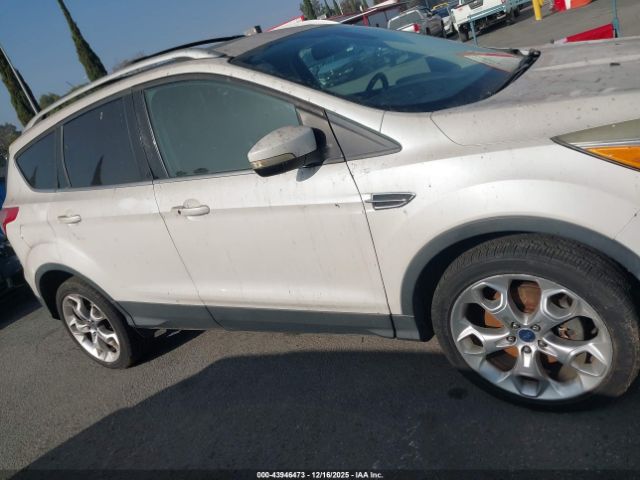 Ford Escape Titanium Image 16