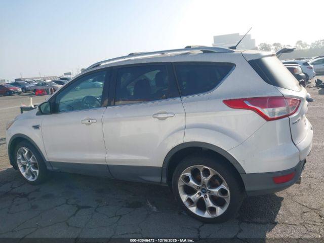 Ford Escape Titanium Image 13