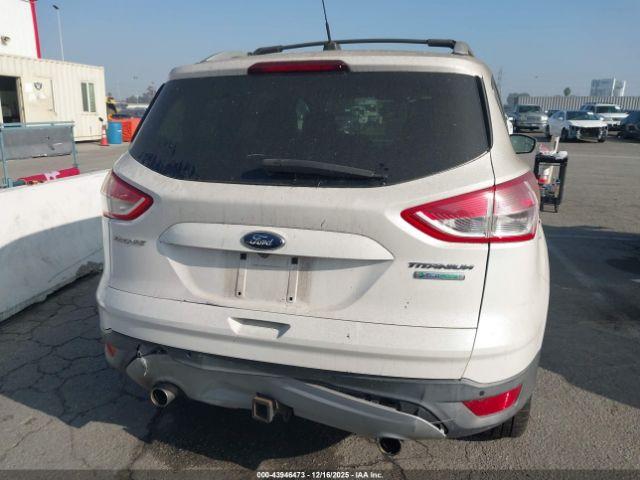 Ford Escape Titanium Image 14