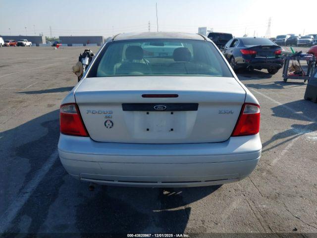 Ford Focus Zx4 Image 14