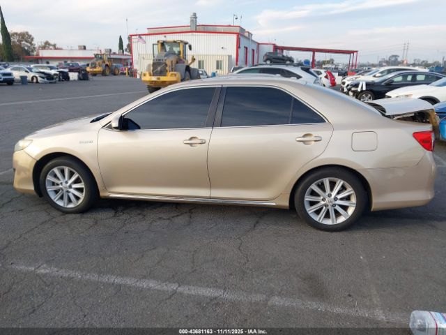 Toyota Camry Xle Image 16