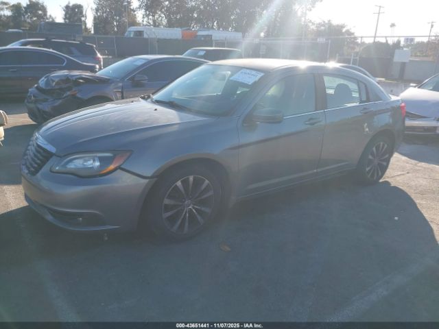 Chrysler 200 Touring Image 10
