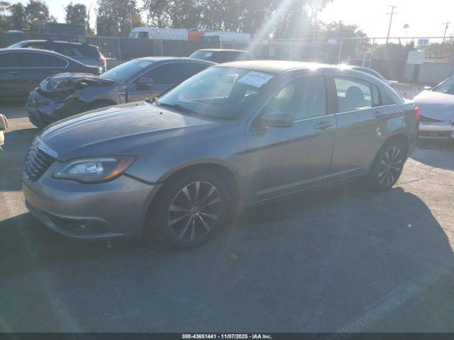 Chrysler 200 Touring Image 10