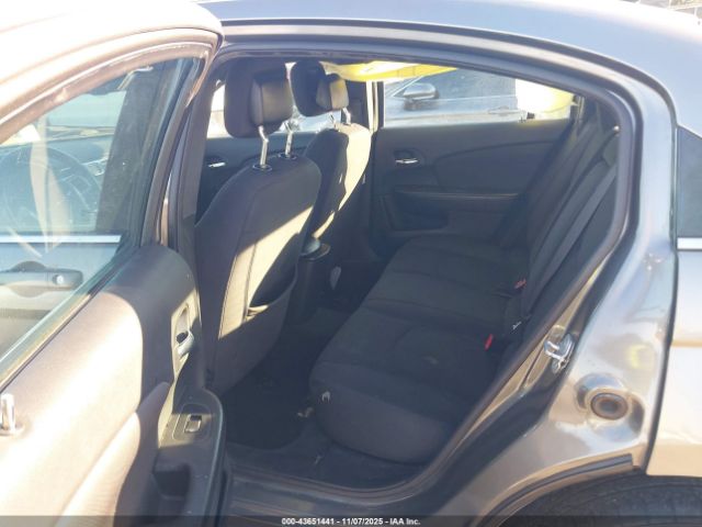 Chrysler 200 Touring Image 2