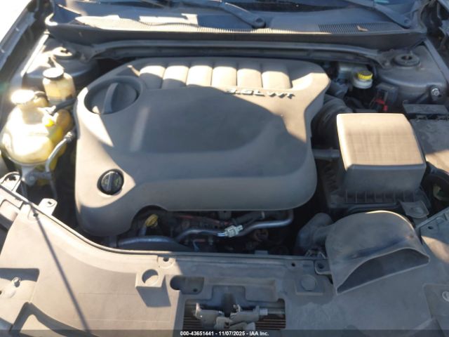 Chrysler 200 Touring Image 3