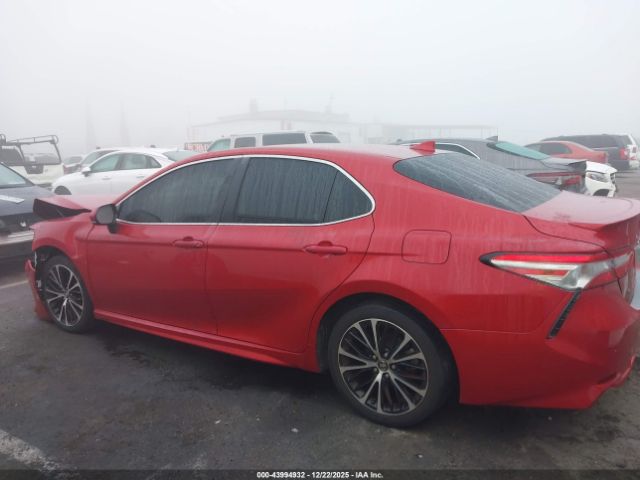 Toyota Camry Se Image 16