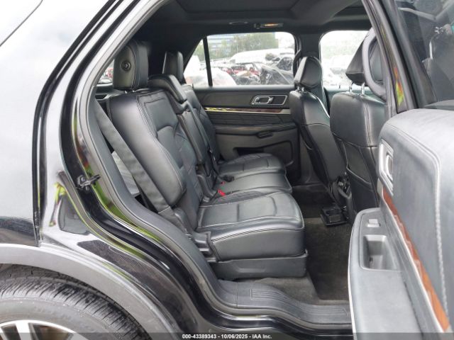 Ford Explorer Platinum Image 8