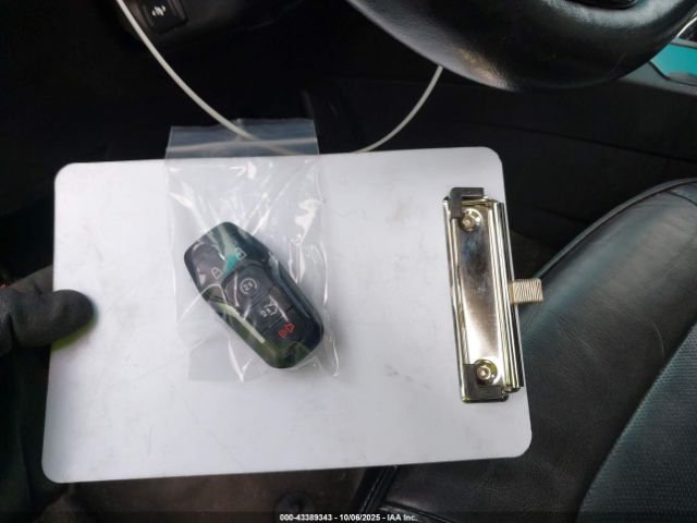 Ford Explorer Platinum Image 16