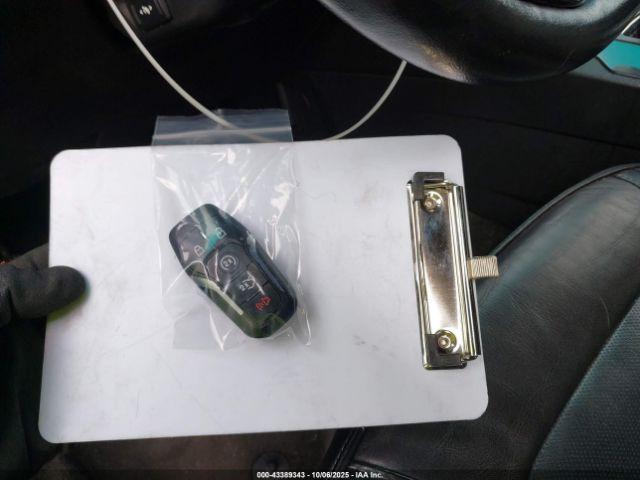 Ford Explorer Platinum Image 16