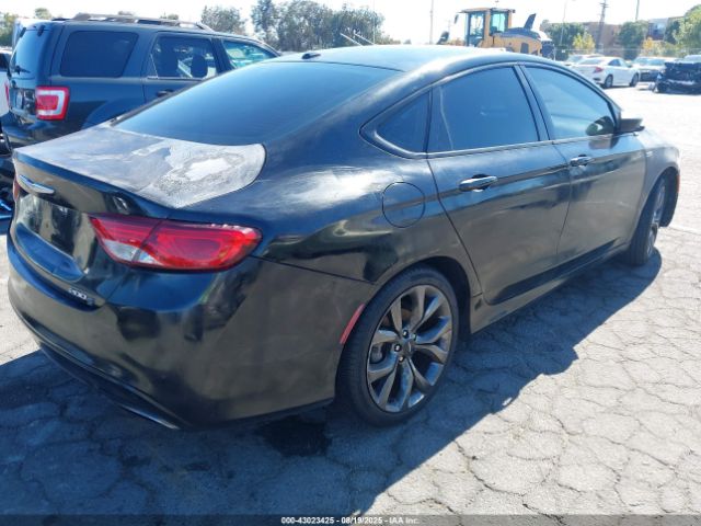 Chrysler 200 S Image 2