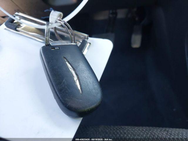 Chrysler 200 S Image 4