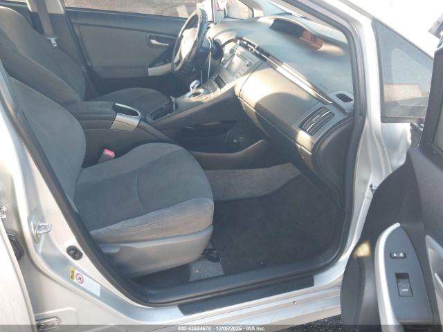 Toyota Prius Two Image 5