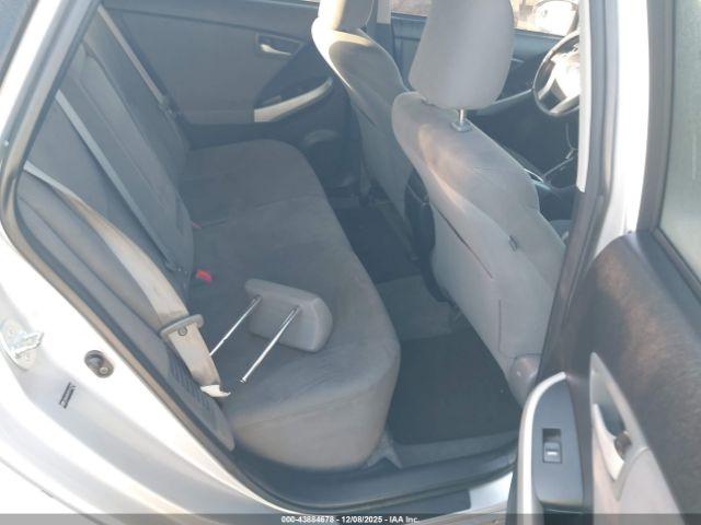 Toyota Prius Two Image 6