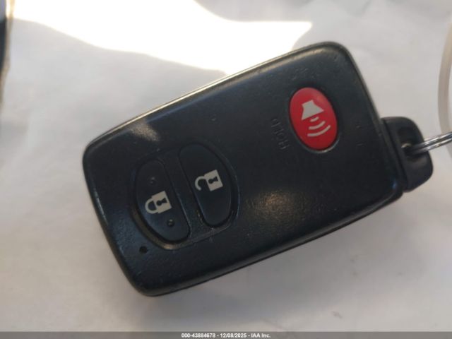 Toyota Prius Two Image 11