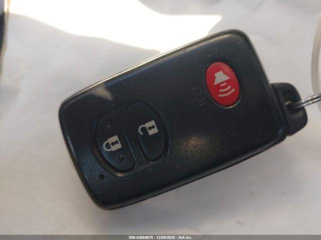 Toyota Prius Two Image 11