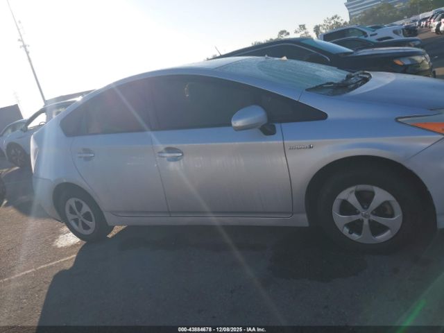 Toyota Prius Two Image 14