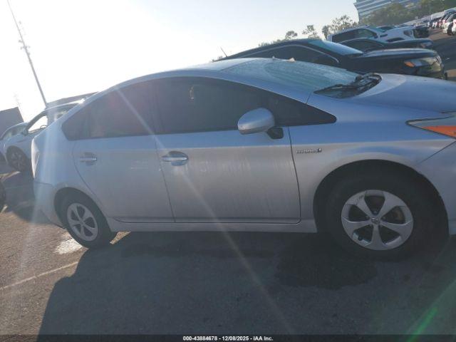 Toyota Prius Two Image 14