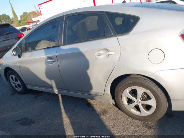 Toyota Prius Two Image 10