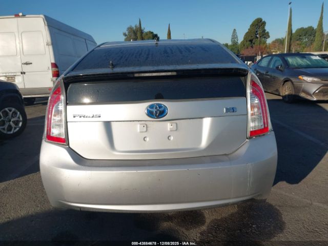 Toyota Prius Two Image 13