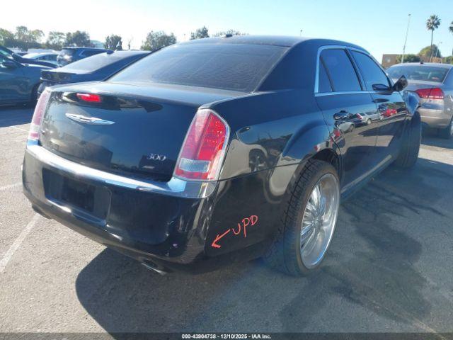 Chrysler 300 Image 11