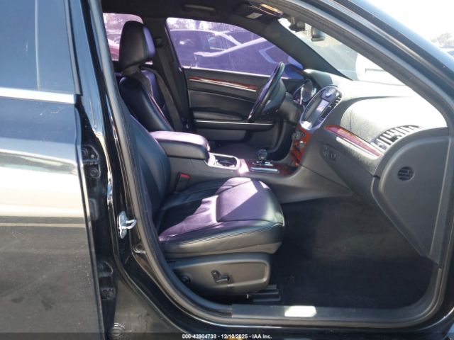 Chrysler 300 Image 6