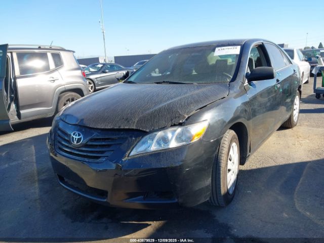 Toyota Camry Le Image 4