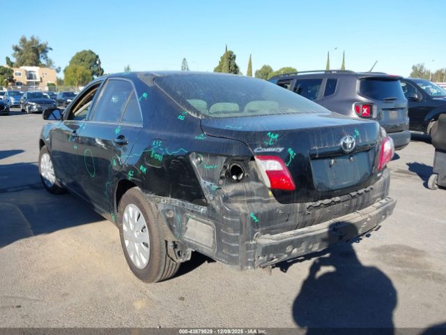 Toyota Camry Le Image 5